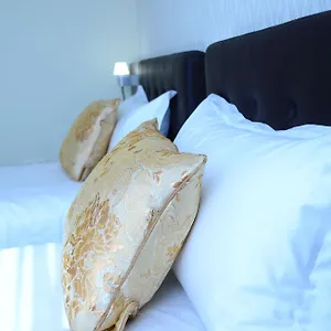 Otel The Helmet **